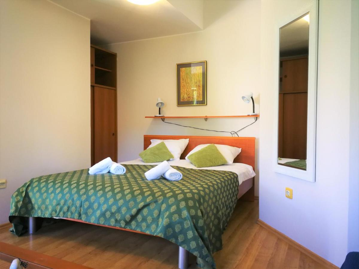 Apartments Bilic With Garden & Swimming Pool - 50M From The Beach Pjescana Uvala Exterior foto