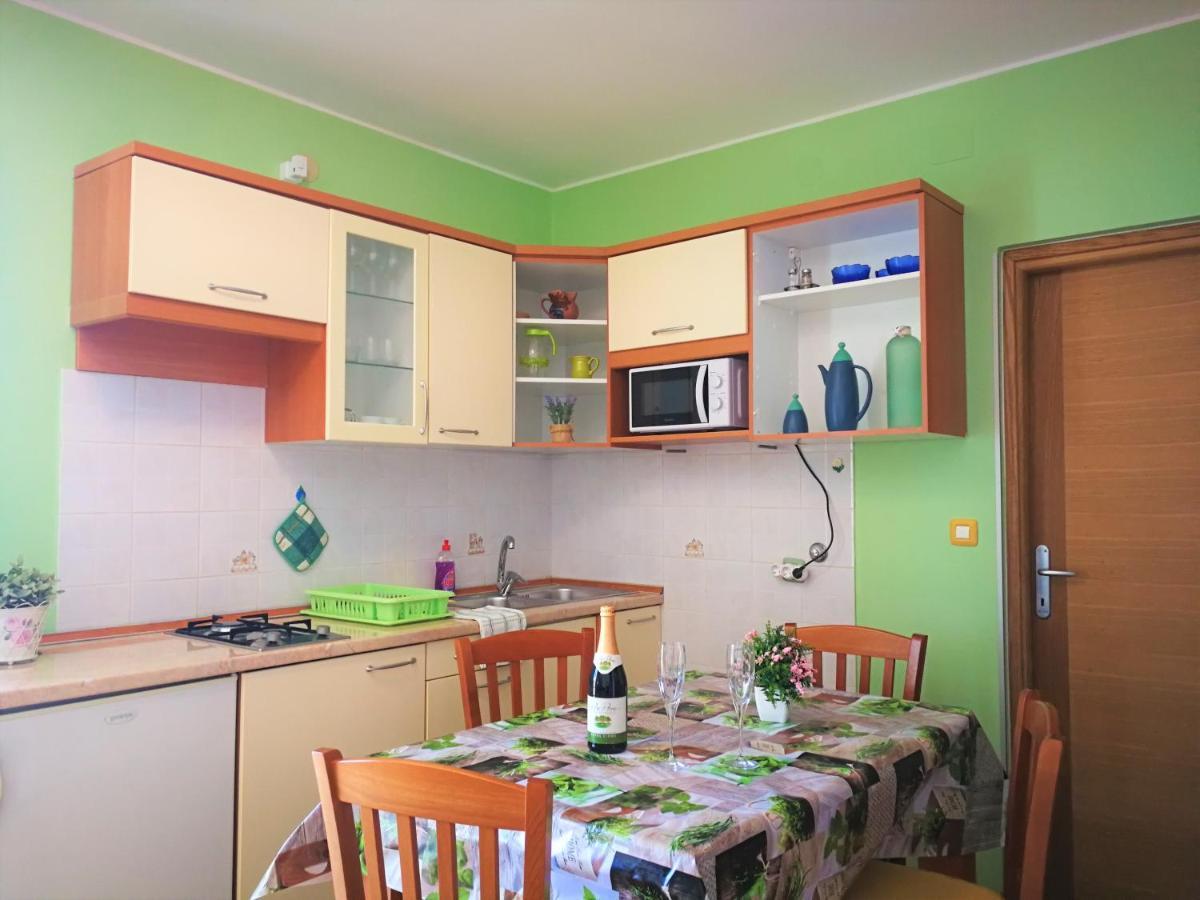 Apartments Bilic With Garden & Swimming Pool - 50M From The Beach Pjescana Uvala Exterior foto